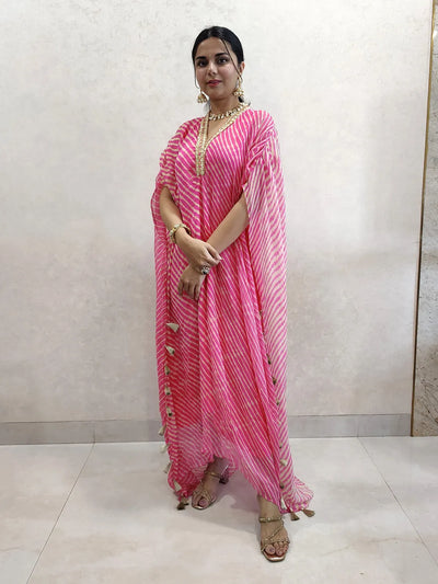 Kaftan with embroidered neck