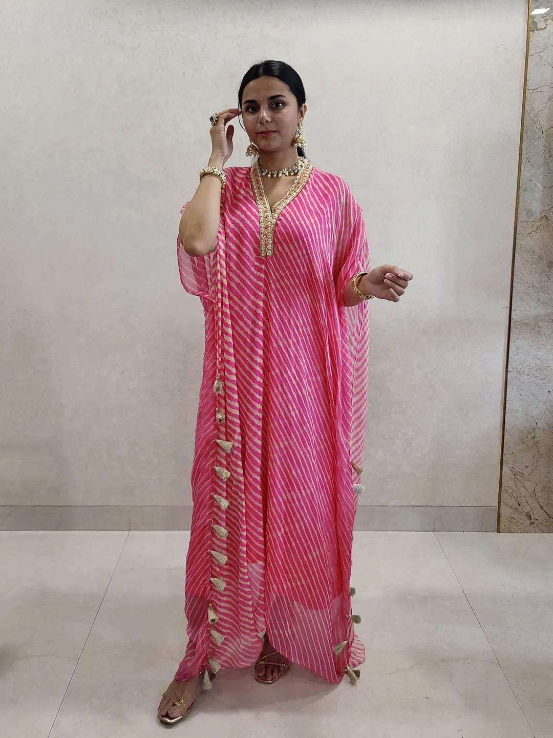 Kaftan with embroidered neck