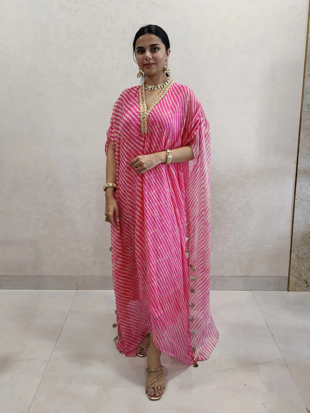 Kaftan with embroidered neck